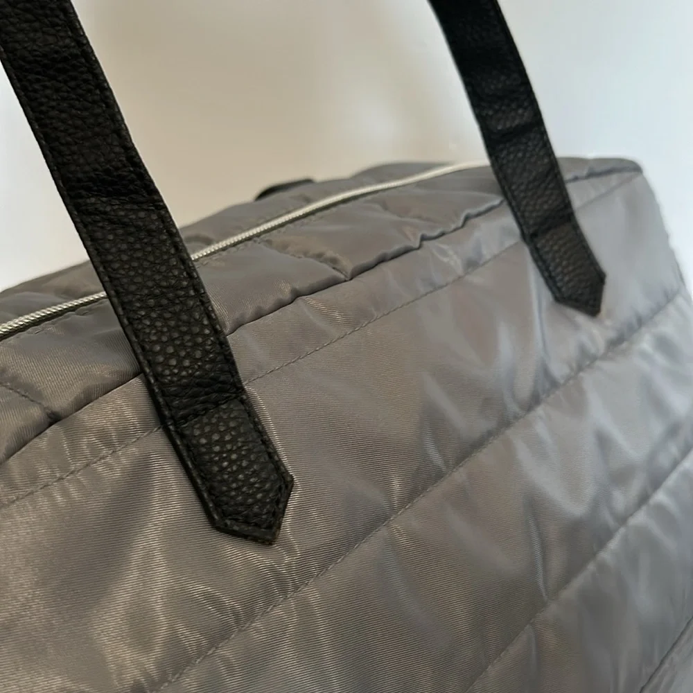 DSW Duffle Bag Front Pockets Side Open Pockets Gray